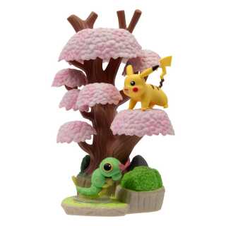 Φιγούρα Jazwares Figure - Pokemon Select - Environment Set - Spring Forest with Pikachu and Caterpie (15cm)
